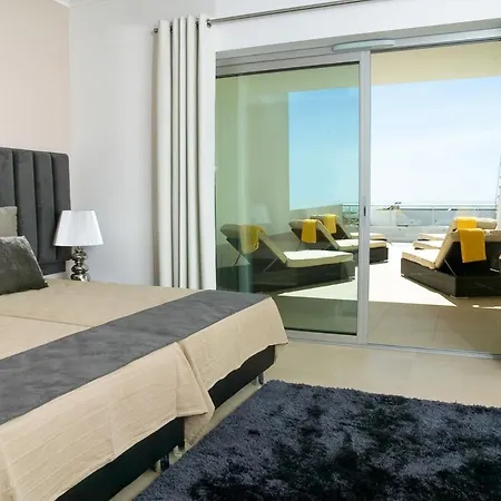 Ferrel Town House Sleeps 6 With Pool And Air Con